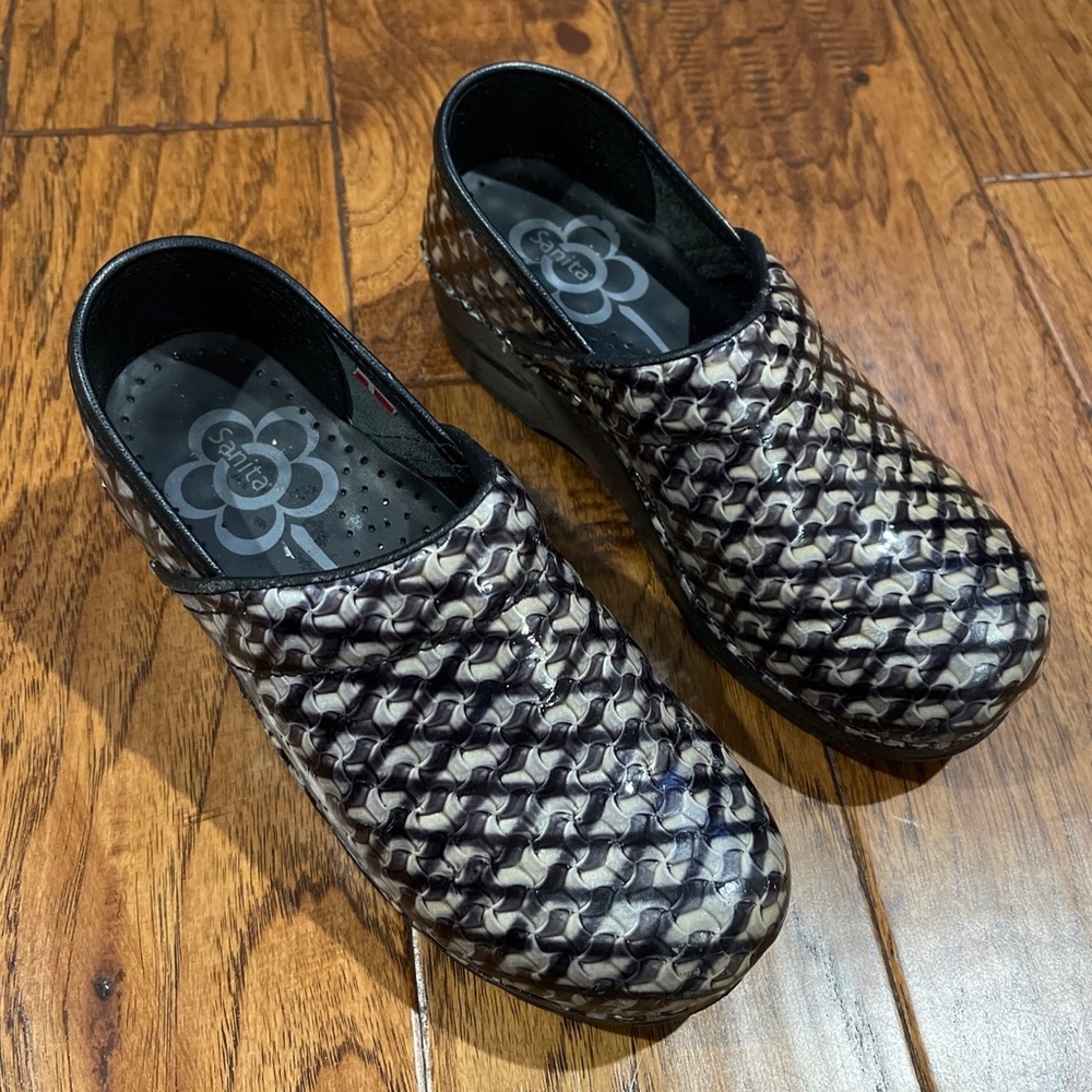 Sanita Professional Dory Clogs Black/Cream Slip-On Size 36 US 5.5/6 Rubber Sole